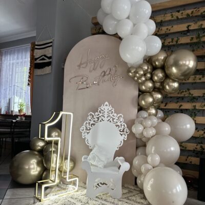 Dekoracja roczek tron jedynka napis Happy Birthday dywanik